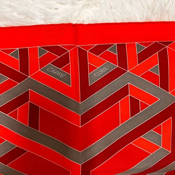 auth HERMES 90 Square Scarf made in France 100% silk - Picture 6 of 7